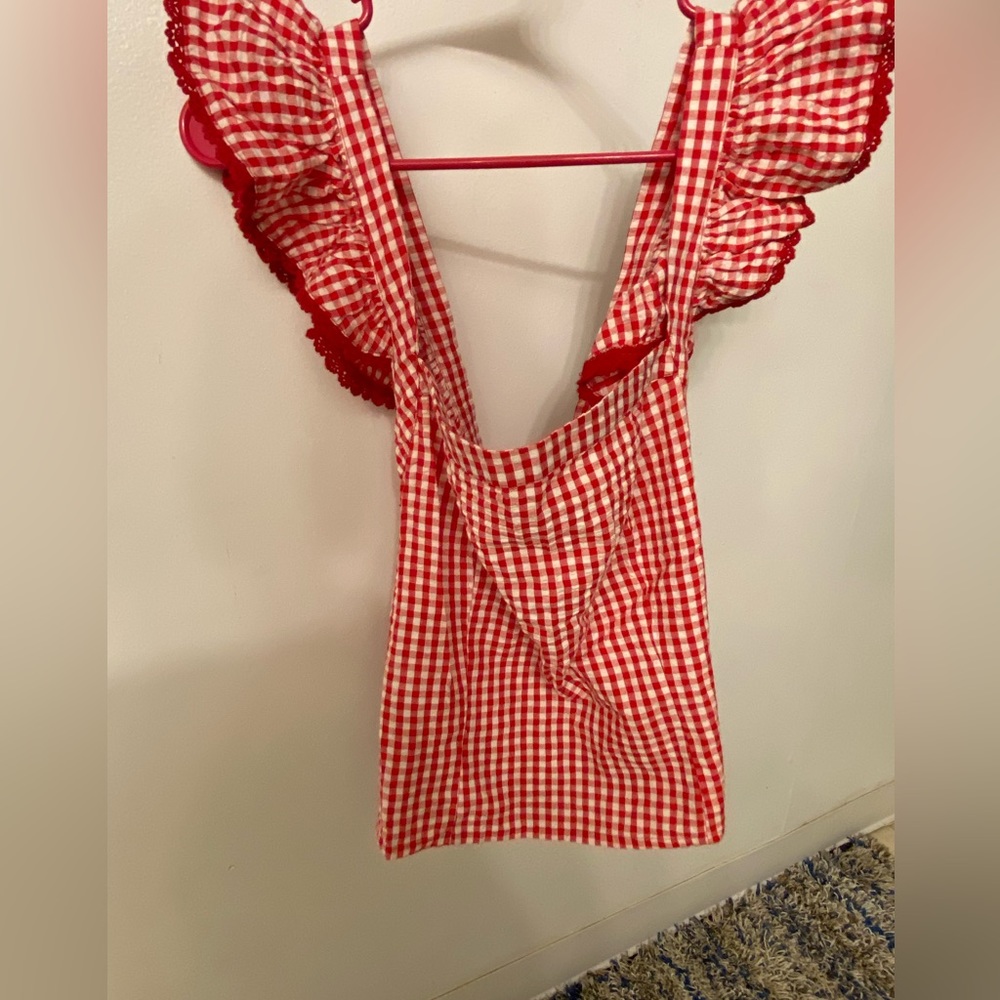 Cropped  red checkered  tank.